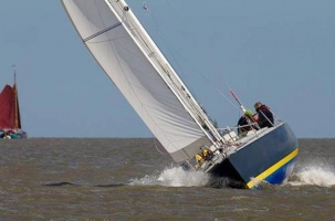 Sprzedam morski jacht regatowo-turystyczny 10m
